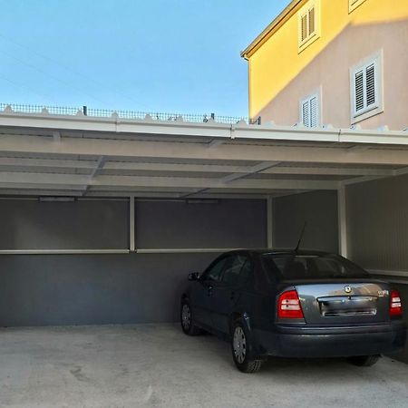 Apartman Nela Daire Kaštel Sućurac Dış mekan fotoğraf